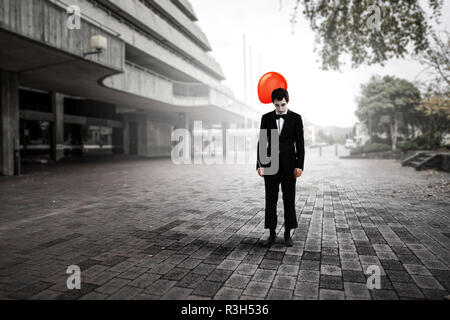 Jeune homme mime. Technique mixte Banque D'Images
