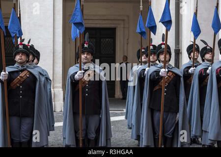 Rome, Italie. 22 Nov, 2018. Le premier ministre italien Giuseppe Conte a rencontré le président de l'Iraq Barham Salih, au Palais Chigi avant la réunion. Crédit : Matteo Trevisan/Pacific Press/Alamy Live News Banque D'Images