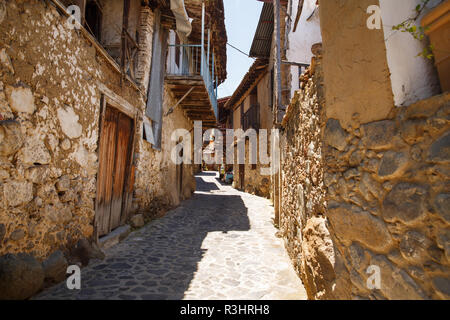 Maisons anciennes à Kakopetria, Chypre village. Banque D'Images