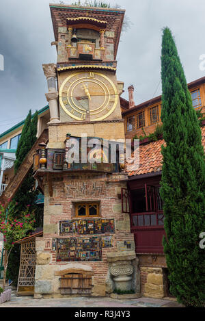 Tour de l'horloge du théâtre de marionnettes Gabriadze, Tbilissi, Géorgie Banque D'Images