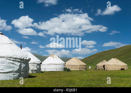 Yourtes nomades, Route de Song Kol Lac, province de Naryn, du Kirghizistan, de l'Asie centrale Banque D'Images