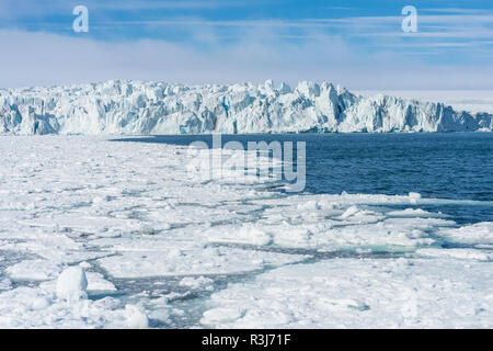 Glacier Hockstetter et banquise, Bjornsundet, île du Spitzberg, archipel du Svalbard, Norvège Banque D'Images