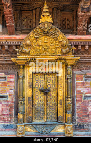 Porte d'or, Mul Chowk, Palais Royal de Hanuman Dhoka, Patan Durbar Square, site du patrimoine mondial de l'UNESCO, vallée de Katmandou Banque D'Images