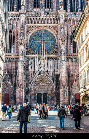 Façade, Cathédrale Notre-Dame, Strasbourg, Alsace, Bas-Rhin, France Banque D'Images