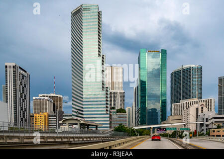 Miami, USA, 22 novembre 2018. L'autoroute et immeubles de Miami, en Floride. Photo par Enrique Shore Banque D'Images