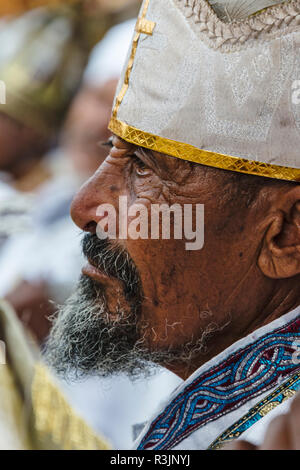 Pèlerins célébrant Festival Meskel, Lalibela, Éthiopie Banque D'Images