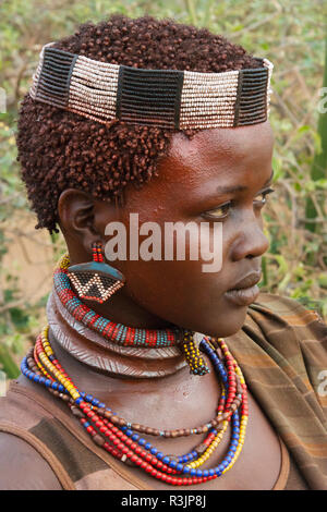 Tribu Hamar, femme de Hamar, village du sud Omo, Ethiopie Banque D'Images