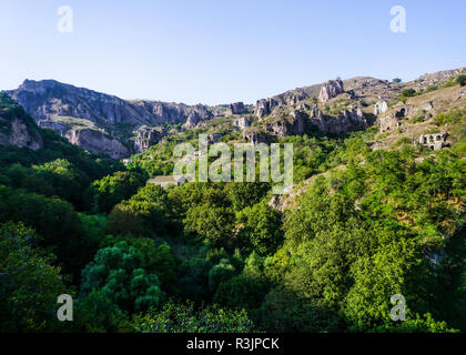 Goris Khndzoresk ruines pont suspendu avec paysage et Cave Vue de règlement Banque D'Images