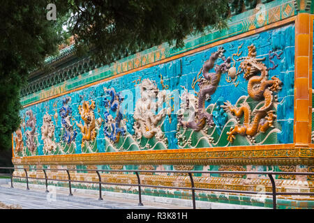 Dragon neuf mur dans le parc Beihai, Beijing, Chine Banque D'Images