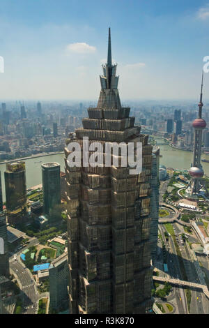 L'horizon de Pudong dominé par bâtiment Jinmao, Shanghai, Chine Banque D'Images