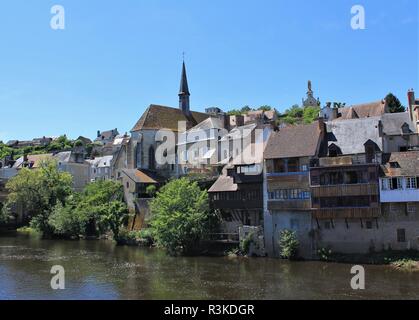 Église Saint Benoit dans centre historique de la ville d'Argenton sur Creuse appelée la Venise du Berry, Berry - Indre, France Banque D'Images