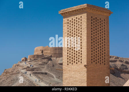 Au centre de l'Iran, Yazd, Zoroastrienne tours de silence extérieur, Complexe funéraire Banque D'Images