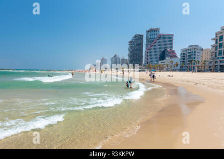 La plage, à Tel Aviv, Israël. Banque D'Images