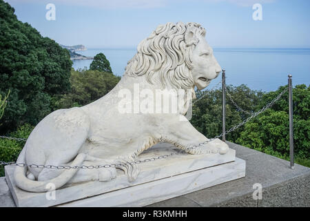 Yalta, Crimea-June 22, 2015 : Sculpture d'un lion dans le palais de Vorontsov. Banque D'Images