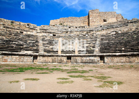 La Turquie, de la côte ouest de l'Anatolie, la Province d'Aydin, ruines de Milet, près de l'embouchure de la rivière méandre dans l'ancienne Caria. Le théâtre. Banque D'Images