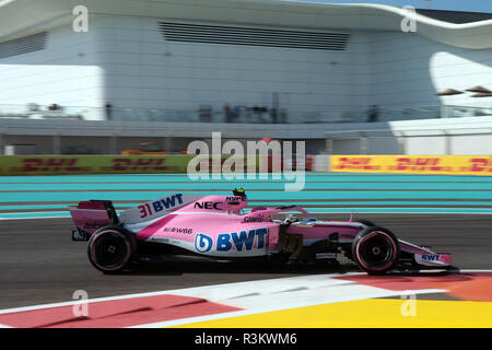 Abu Dhabi, EAU. 23 novembre, 2018. Sport Grand Prix de Formule 1 Abu Dhabi 2018 Dans le pic : Esteban Ocon (FRA) Point de course F1 Force India VJM11 Crédit : LaPresse/Alamy Live News Banque D'Images