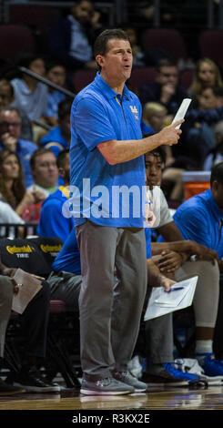 Nov 22 2018 Las Vegas, NV, États-Unis d'UCLA l'entraîneur-chef Steve Alford lors de la NCAA Men's Basketball Continental Las Vegas Invitational entre UCLA Bruins et les Michigan State Spartans 67-87 a perdu à l'Orleans Arena de Las Vegas, NV. James Thurman / CSM Banque D'Images