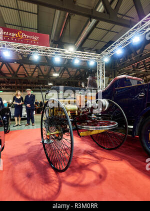 Milan, Lombardie Italie - 23 novembre 2018 - 1886 , Benz Patent Motor Wagen Replica vue arrière à Milano Autoclassica édition 2018 à Fiera Milano Rho : Crédit Armando Borges/Alamy Live News Banque D'Images