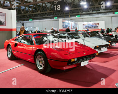 Milan, Lombardie Italie - Novembre 23 , 2018 - De l'avant à l'arrière, rouge Ferrari 308 GTB Vetroresina, 1976 Ferrari 308 GTS 1983 blanc et argent Ferrari 308 GTB dans Milano Autoclassica édition 2018 à Fiera Milano Rho : Crédit Armando Borges/Alamy Live News Banque D'Images