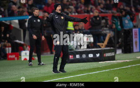 Leverkusen, Allemagne 23 novembre 2018, Bundesliga, Bayer 04 Leverkusen vs VfB Stuttgart : Manager Heiko Herrlich (B04) les gestes., Crédit : Juergen Schwarz/Alamy Live News Banque D'Images