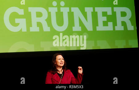 Jena, Allemagne. 24 Nov, 2018. Anja Siegesmund, Ministre de l'environnement, de l'énergie et la conservation de la nature de l'Etat libre de Thuringe, fera un discours lors de la conférence des délégués de l'état de Bündnis 90/Die Grünen en Thuringe, à l'occasion de sa candidature pour la première place dans la liste pour l'élections de l'état en 2019. Crédit : Peter Endig/dpa/Alamy Live News Banque D'Images