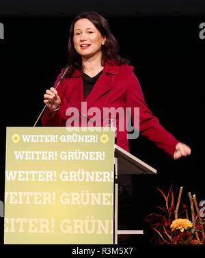 Jena, Allemagne. 24 Nov, 2018. Anja Siegesmund, Ministre de l'environnement, de l'énergie et la conservation de la nature de l'Etat libre de Thuringe, fera un discours lors de la conférence des délégués de l'état de Bündnis 90/Die Grünen en Thuringe, à l'occasion de sa candidature pour la première place dans la liste pour l'élections de l'état en 2019. Crédit : Peter Endig/dpa/Alamy Live News Banque D'Images