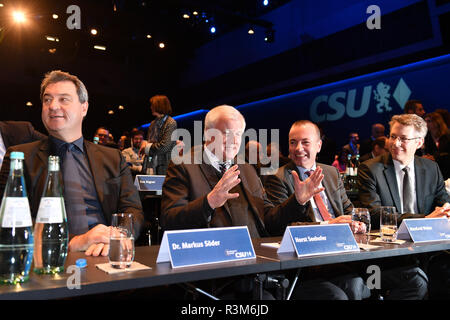 V.li : Mark SOEDER (Premier Ministre de l'état de la Bavière), Horst SEEHOFER (CSU), président Manfred WEBER (Président du PPE), Markus BLUME (Secrétaire général). Assemblée des délégués de la préparation de la liste de la CSU pour les élections européennes sur 24.11.2018 à Munich, dans le monde d'utilisation | Banque D'Images