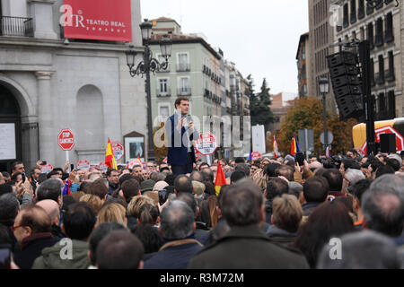 Madrid, Espagne. 24 novembre 2018. Le président de Ciudadanos (Cs), ALBERT RIVERA participer au rallye de 'España Ciudadana" sous le slogan "STOP Sánchez, pas les pardons, les élections maintenant' le Nov 24, 2018 à Madrid, Espagne Credit : Jesús Encarna/Alamy Live News Banque D'Images