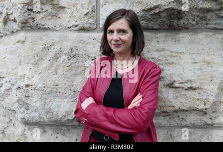 Jena, Allemagne. 24 Nov, 2018. Katrin Göring-Eckardt, chef du groupe parlementaire au Bundestag de Bündnis 90/Die Grünen, sourires en marge de la conférence des délégués de l'état de Bündnis 90/Die Grünen en Thuringe. Crédit : Peter Endig/dpa/Alamy Live News Banque D'Images