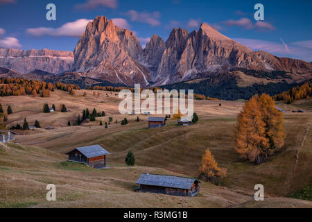 Dolomites. Image Paysage de Siusi un plateau de dolomite et de la plus grande prairie alpine de haute altitude en Europe. Banque D'Images
