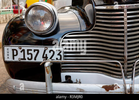 Cuba, La Havane. Close-up de la voiture classique calandre et le projecteur. En tant que crédit : Wendy Kaveney Jaynes / Galerie / DanitaDelimont.com Banque D'Images
