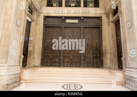 Cuba, La Havane. Entrée de l'ancien stock exchange maintenant utilisé pour le logement en location. En tant que crédit : Wendy Kaveney Jaynes / Galerie / DanitaDelimont.com Banque D'Images