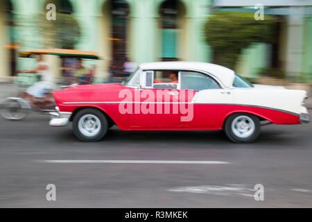 L'Amérique latine, des Caraïbes, de Cuba, de La Havane. 1956 Chevrolet Bel Air. Percevable, voitures anciennes le long de la vieille ville de La Havane (usage éditorial uniquement) Banque D'Images