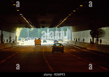 En sortant du tunnel Banque D'Images