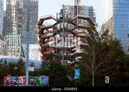 Le navire monument Thomas Heatherwick studio une structure en construction dans le développement d'Hudson Yards, New York, NY, États-Unis Banque D'Images