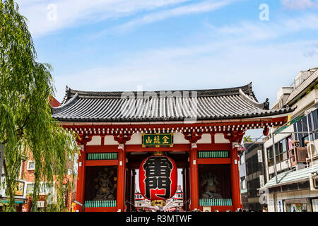 Tokyo, Japon Kaminari-mon gate dans le quartier d'Asakusa Banque D'Images