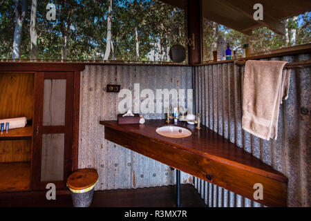 Salle de bains dans l'Outback chic au Bamurru Plains Lodge Banque D'Images