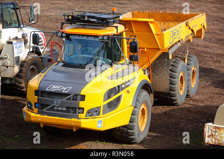 Un tombereau articulé Volvo sur le site de construction de l'IPORT à Rossington,Doncaster. Le camion sera employé pour le transport de boue autour du site. Banque D'Images
