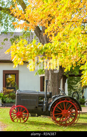 Le Canada, l'Ontario, Niagara on the Lake, Reif Estate Winery, tracteur Banque D'Images