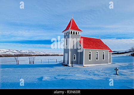 Le Canada, la Saskatchewan, Qu'Appelle Valley. L'église anglicane Saint Nicolas historique en hiver. Banque D'Images