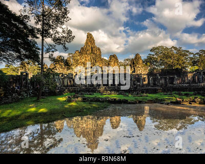 L'Asie, Cambodge, Siem Reap, Angkor Watt, Sunrise réflexions à Angkor Wat Banque D'Images