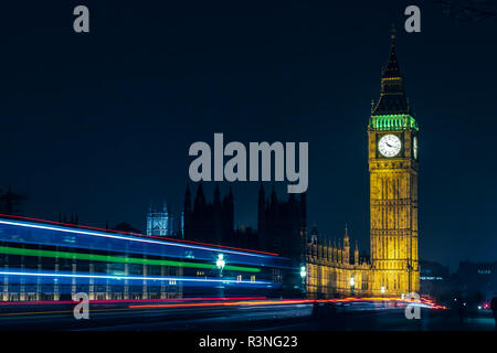 L'emblématique Tour Elizabeth britannique avec Big Ben en haut et son horloge, près des chambres du parlement dans la ville de Westminster, Londres en fra Banque D'Images