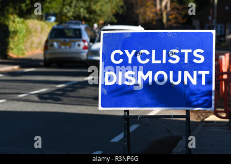 Panneau disant cycliste démonter Banque D'Images