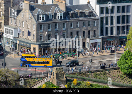 Cityscape Edimbourg à boutiques de Princes Street, vue aérienne du château Banque D'Images
