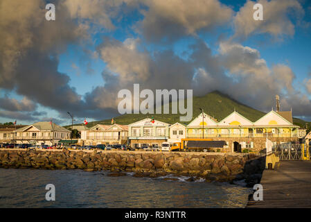 Saint Kitts et Nevis, Nevis. Les bâtiments du secteur riverain de Charlestown Banque D'Images