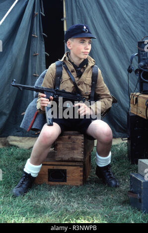 La jeunesse hitlérienne avec MP40 (Reenactor) Banque D'Images