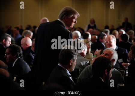 L'ancien avocat et fixateur de Trump, Michael Cohen, et Donald Trump sont de retour lorsqu'ils étaient des amis. Donald J. Trump, vrai Estater et animateur de télévision, flirte avec l'idée de se représenter à la présidence lors des élections de 2012. L'une des nombreuses visites importantes qu'il a faites a été à la Chambre de commerce de Nashua au New Hampshire. Banque D'Images