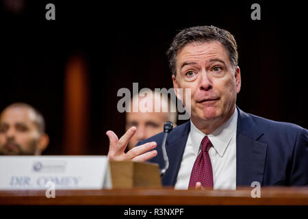 Ancien directeur du FBI James Comey témoigne devant le comité de renseignement du Sénat américain dans le cadre de l'enquête sur la participation des comités que Ruissia avait dans l'élection de Donald Trump comme le président américain. Banque D'Images