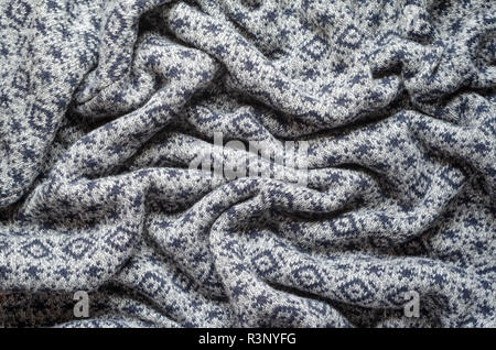Fond gris froissé pulls d'hiver avec des motifs géométriques répétés et de petits flocons. Banque D'Images