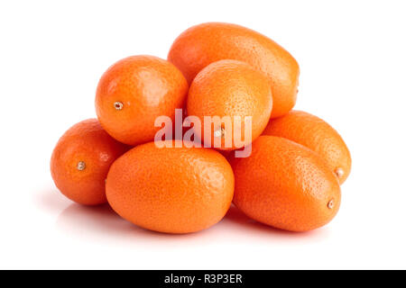 Cumquat kumquat ou isolé sur fond blanc close up Banque D'Images